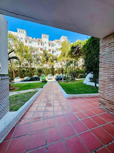 Foto c1db8a46-5157-4b22-8f09-edc9f2c08eaa. Apartamento Calahonda primera línea playa apartamento 1 dormitorio reformado, vista mar, piscina en Mijas