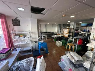 Local Comercial a Centro. Benalmádena pueblo  traspaso de lavandería en funcionamiento