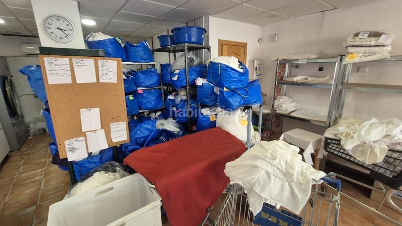 Foto 583f9a01-8c80-4611-8f19-0934ac006653. Alquiler local comercial benalmadena pueblo traspaso de lavanderia en funcionamiento en Benalmádena