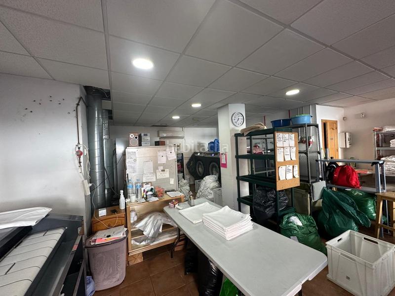 Foto a9425ccb-4aa9-4302-9888-efe67b5523be. Alquiler local comercial benalmadena pueblo traspaso de lavanderia en funcionamiento en Benalmádena