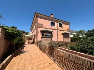 Chalet in Arroyo de la Miel. Torrequebrada  chalet pareado, 3 dormitorios, terraza, piscina,