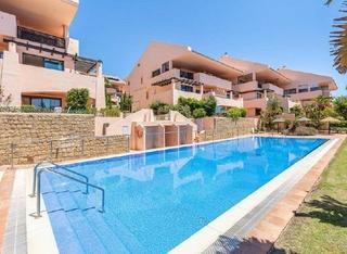 Planta baja en Calahonda. Calahonda  piso planta baja, 2 dormitorios, terraza, piscina, ga