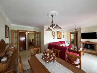 Miete Etagenwohnung in Los Boliches. Fuengirola centro  pisazo 3 dormitorios, parking y piscina comun