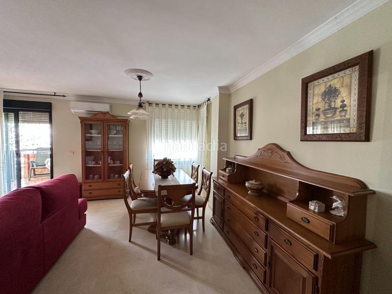 Foto b475e802-834a-4950-9f5e-6eba8aa796e6. Alquiler piso centro pisazo 3 dormitorios, parking y piscina comunitarios, terraza en Fuengirola