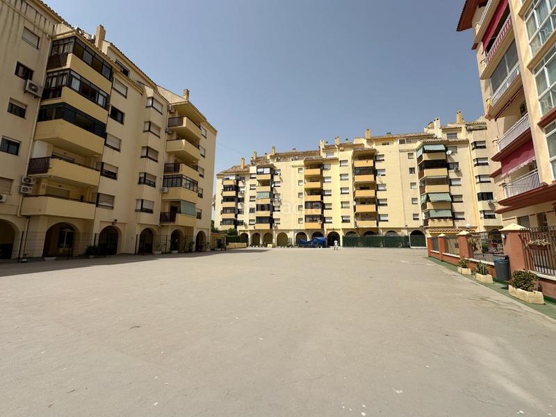 Foto bb8b6252-5155-4924-83f9-e8ea22aafd2e. Alquiler piso centro pisazo 3 dormitorios, parking y piscina comunitarios, terraza en Fuengirola