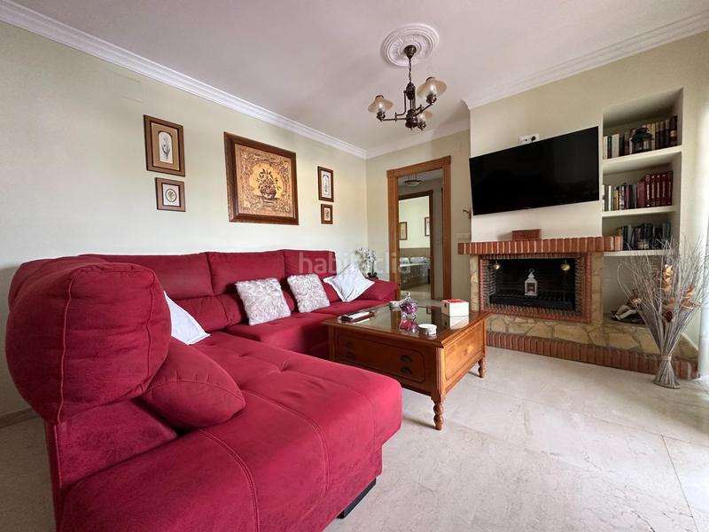Foto c02bc651-eac5-4084-9eff-c87c6987b56f. Alquiler piso centro pisazo 3 dormitorios, parking y piscina comunitarios, terraza en Fuengirola