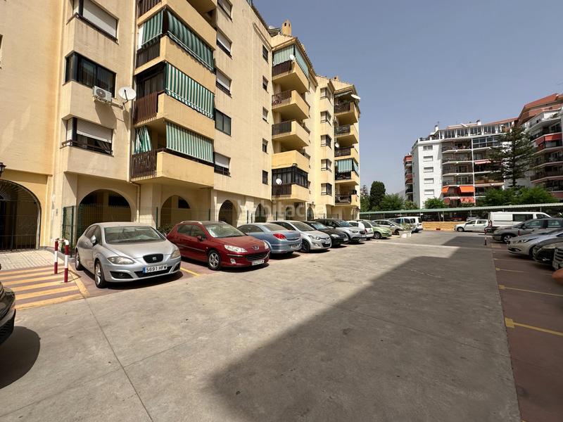Foto cc20b097-18cf-46ea-9a36-b85390a70619. Alquiler piso centro pisazo 3 dormitorios, parking y piscina comunitarios, terraza en Fuengirola