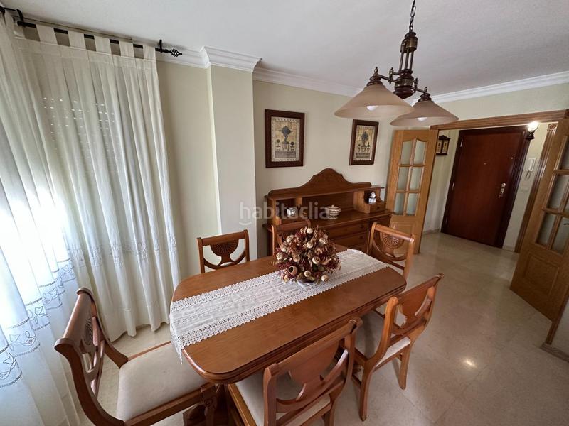 Foto e2524734-f816-4ba4-b2be-473a724f5e80. Alquiler piso centro pisazo 3 dormitorios, parking y piscina comunitarios, terraza en Fuengirola