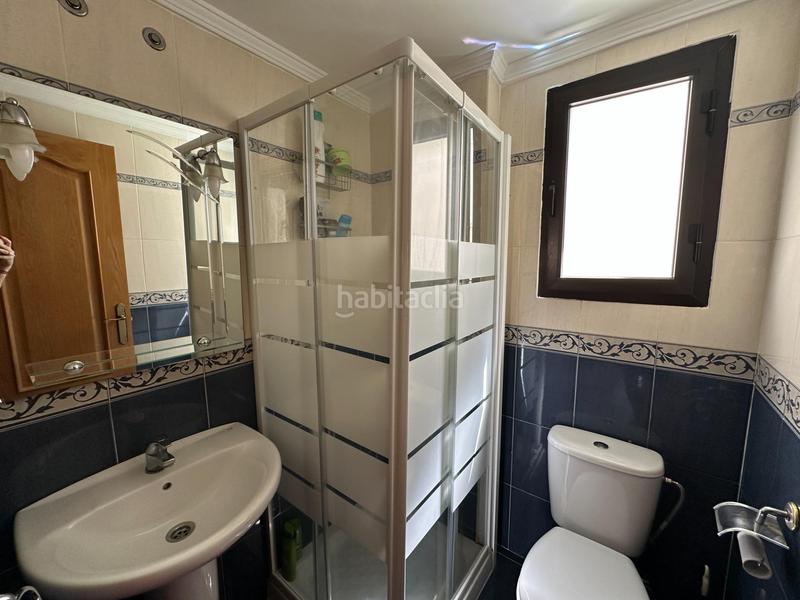 Foto f8fbcbde-1354-47d2-8b80-ae5d3127cbe8. Alquiler piso centro pisazo 3 dormitorios, parking y piscina comunitarios, terraza en Fuengirola