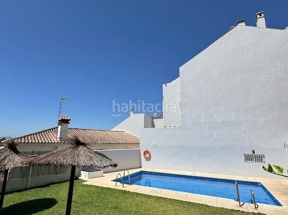 Foto 38b9968b-2bf4-468e-aae1-2970eb7f47d1. Casa aparellada amb aparcament piscina a Puerto Deportivo Fuengirola