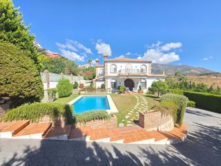 Chalet in Mijas pueblo. Mijas costa  chalet, 4 dormitorios, vistas al mar, piscina priva