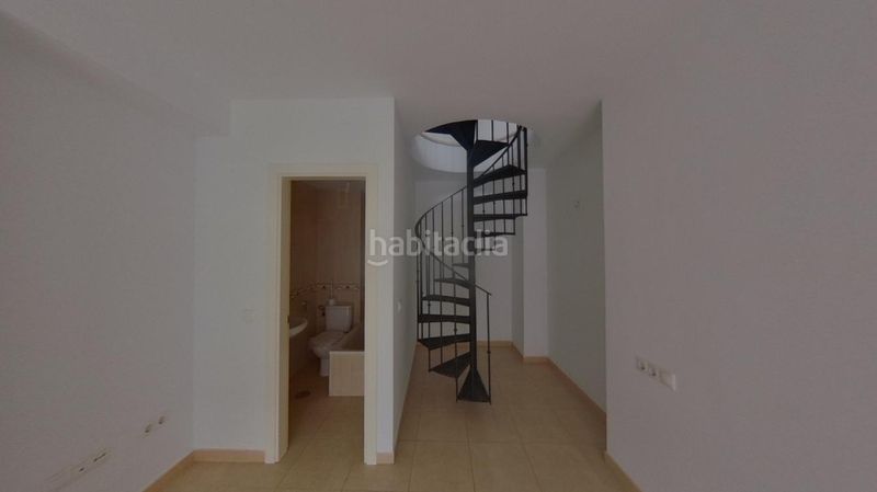 Foto 7d9fd812-ab25-48cf-b7f4-be64d063f833. Dúplex , 1 dormitorio, balcón en Centro Benalmádena