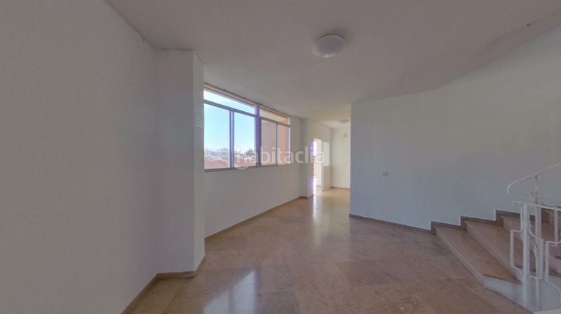 Foto cb7e87c7-89af-4a9f-b2ec-6850b95272d2. Estudi amb piscina a El Pinillo Torremolinos