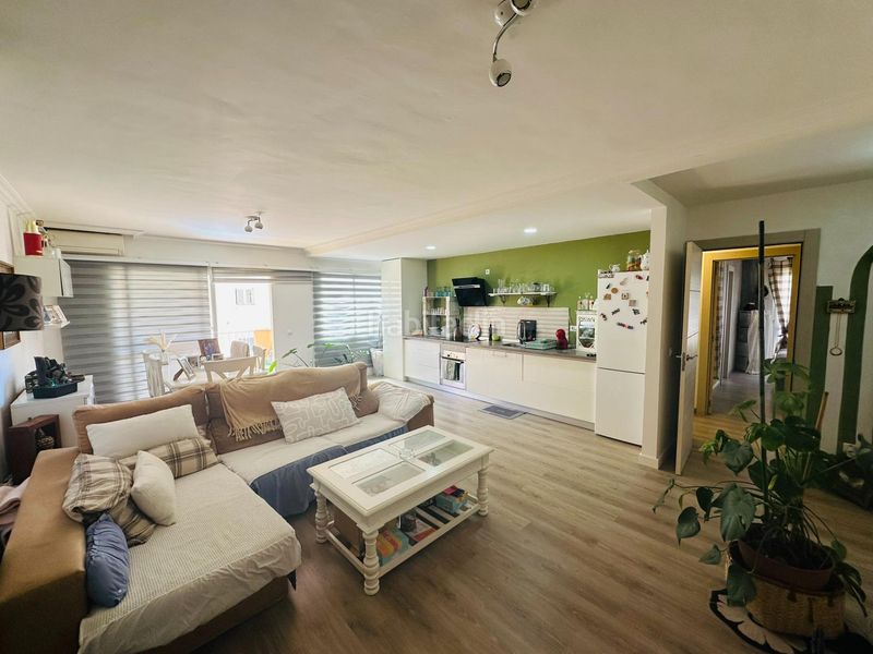 Foto 080287f3-aef3-432d-8e1f-71ab794f3559. Piso las lagunas care pisazo reformado 3 dormitorios, garaje, piscina y 2 terrazas en Mijas