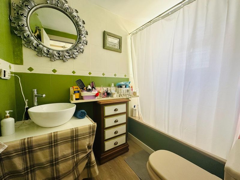 Foto a26a437e-ffa2-4bd3-8193-0cee9d3c7c71. Piso las lagunas care pisazo reformado 3 dormitorios, garaje, piscina y 2 terrazas en Mijas