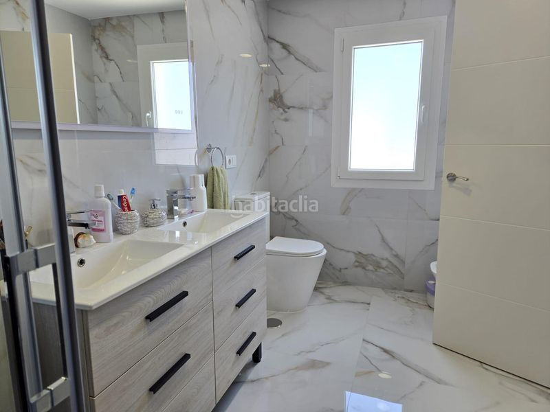Foto 4985659b-91fb-4bc4-85eb-60f0be677c91. Casa adossada amb aparcament piscina a Los Boliches Fuengirola