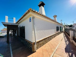 Miete Chalet in El Faro de Calaburra - Chaparral. El chaparral  chalet independiente 4 dormitorios,vistas al mar,
