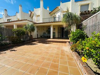 Maison jumelée à Campo de Mijas. La sierrezuela  adosada de 2 dormitorios, garaje privado, 3 pisc