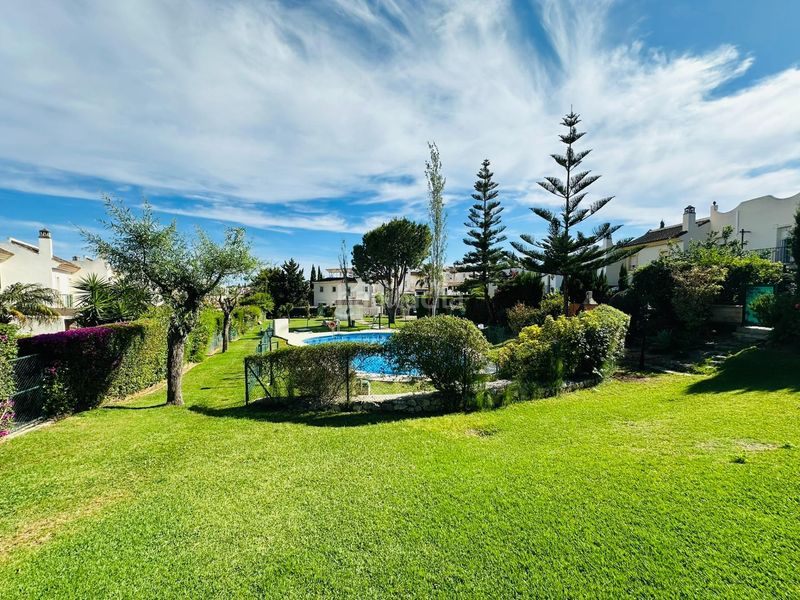 Foto a6b5fac3-c764-4bde-95aa-73692a7c68ea. Casa adossada amb calefacció aparcament piscina a Mijas