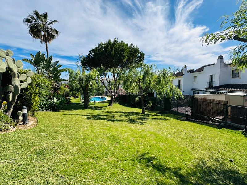 Foto e6ce8a4b-c2ca-4f02-860a-3700d544c464. Casa adossada amb calefacció aparcament piscina a Mijas