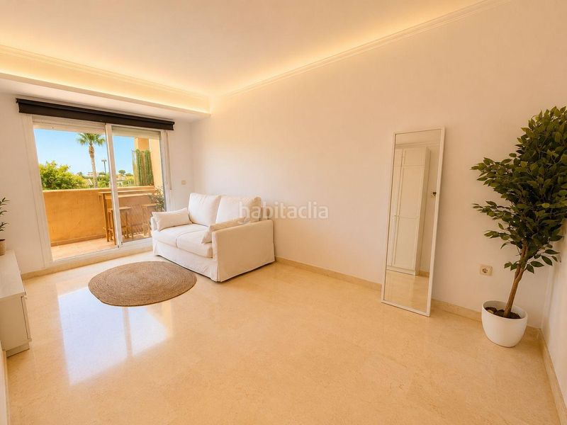Foto fc6a2bce-83e6-46dd-b5d8-d014708d87a5. Pis amb aparcament piscina a Santa María Marbella