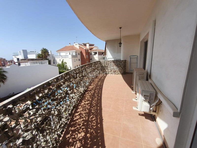 Foto 8d144967-8153-463f-a865-fb428588df8c. Pis amb calefacció aparcament piscina a Los Pacos Fuengirola
