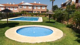 Xalet  Avenida de andalucía. Chalet adosado a 400 metros de la playa de caleta de vélez