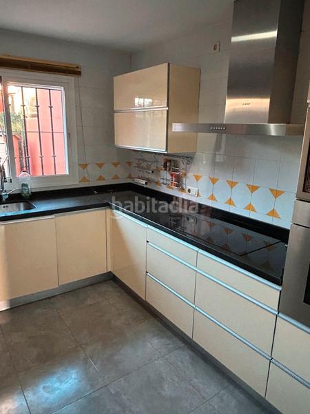 Foto d274058d-1c95-49f7-9f3c-04d3365390cc. Chalet  adosado a 400 metros de la playa de caleta de vélez en Caleta de Velez