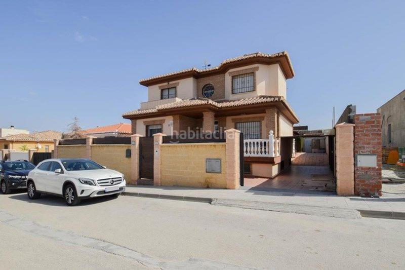 Foto a6dcf3da-ed52-498a-ba6c-fcd642304977. Chalet in teresa de calcuta 19 in Urbanizaciones Alhendín