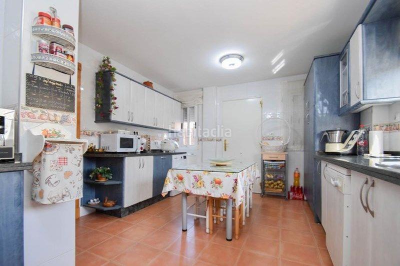 Foto c09ee293-31df-4081-be50-e835ace6ab1d. Chalet in teresa de calcuta 19 in Urbanizaciones Alhendín