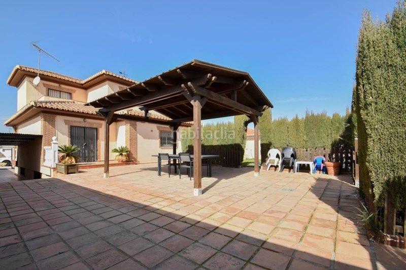 Foto dd5fd46b-5fa9-4005-b449-ec8d3cc2f145. Chalet in teresa de calcuta 19 in Urbanizaciones Alhendín