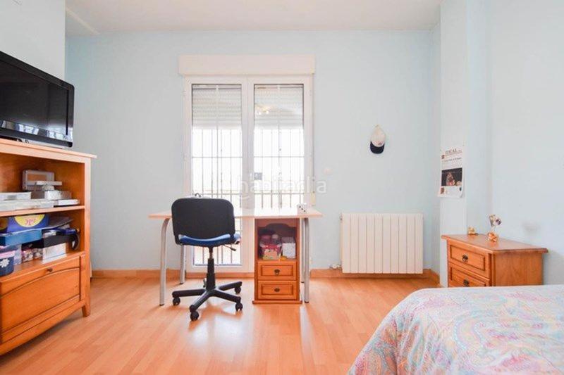 Foto e0c69e42-b8d0-4b5a-ae87-bc06dc714758. Chalet in teresa de calcuta 19 in Urbanizaciones Alhendín