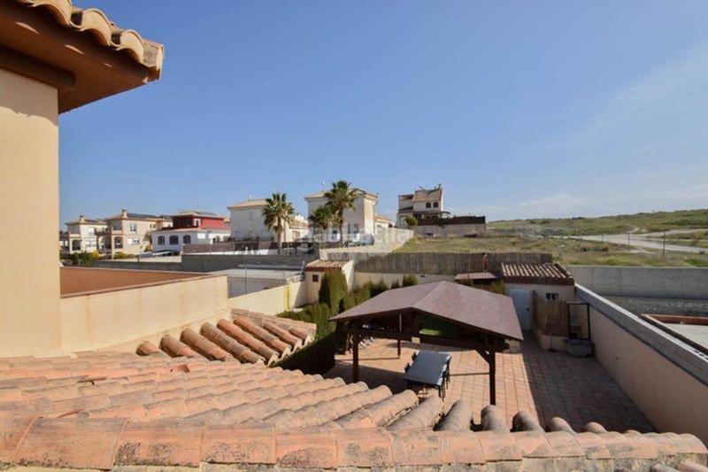 Foto ec0c73e6-970e-4089-8b11-a45bfcad2a5e. Chalet in teresa de calcuta 19 in Urbanizaciones Alhendín