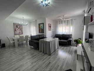 Casa adossada en Otura. Unifamiliar adosada en esquina residencial,para entrar a vivir