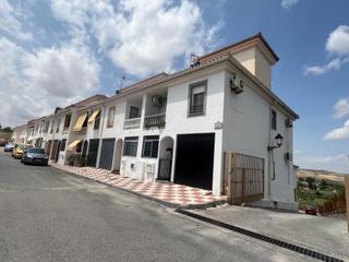 Casa adossada a Otura. Unifamiliar adosada en esquina residencial,para entrar a vivir