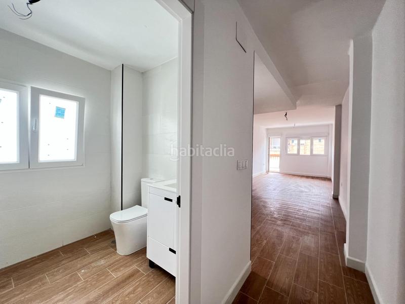 Foto 0e01b4ab-e1ed-4c1f-9bd4-4f2fb17618f9. Piso en calle de aristóteles un pisazo ideal para vivir o para invertir en una zona inmejorable. en Granada