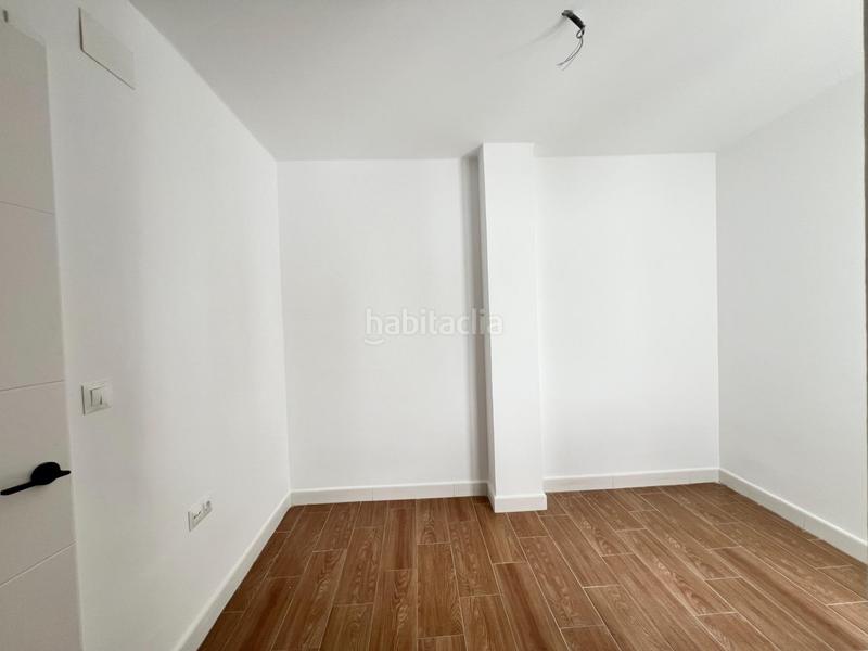 Foto 95dc2d3f-d09f-4256-ae17-f5857ad9de0a. Piso en calle de aristóteles un pisazo ideal para vivir o para invertir en una zona inmejorable. en Granada