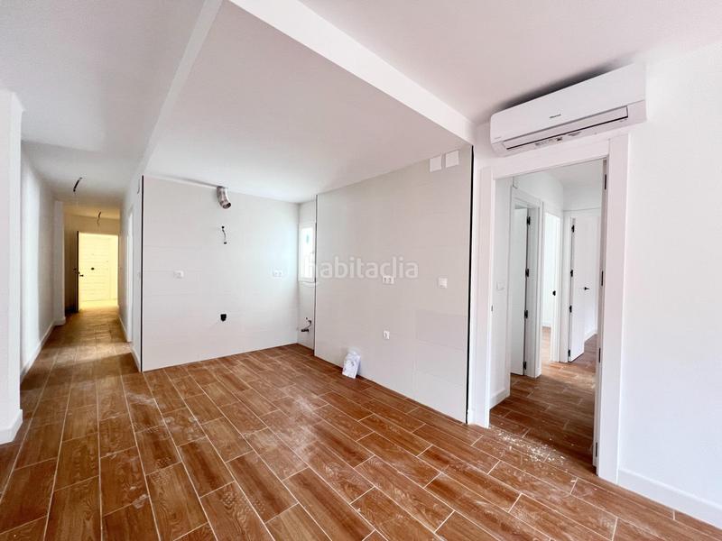 Foto a1ca4cd2-4cda-48a3-9a31-cc050a80c175. Piso en calle de aristóteles un pisazo ideal para vivir o para invertir en una zona inmejorable. en Granada