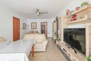 Piso  Calle de la fábrica nueva. Piso en el centro de salobreña con cuatro dormitorios !!!!!!