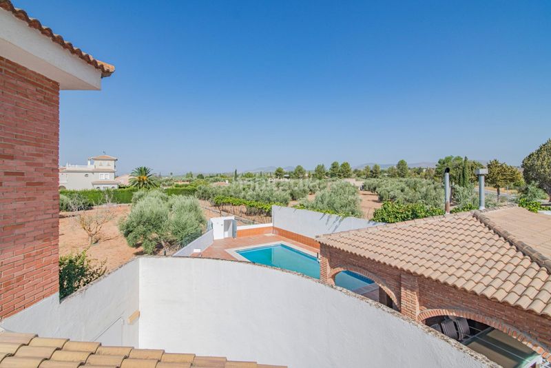 Foto 2b6a85cf-a92b-43ce-8ee7-ac351ac13fd8. Xalet amb calefacció aparcament piscina a Atarfe