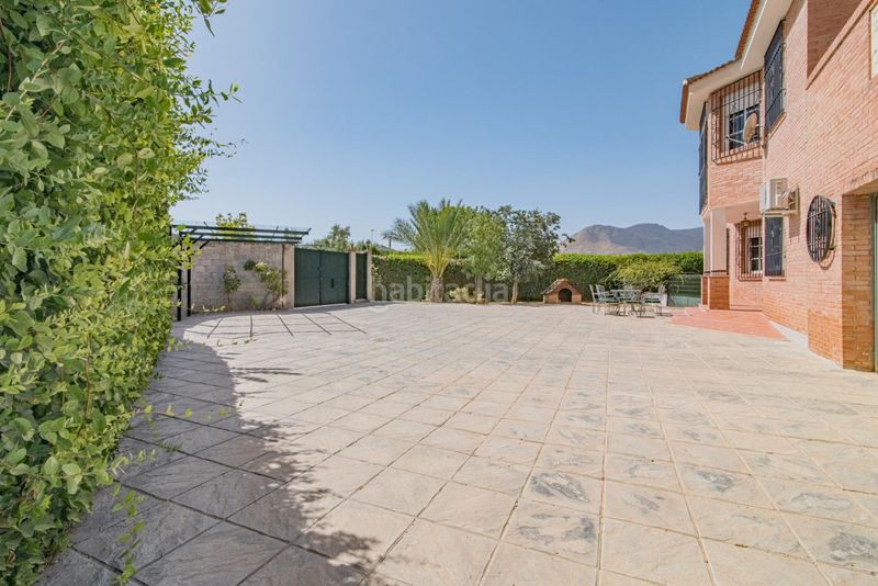 Foto 49a1b54f-ca3f-4fdf-af07-369762526c75. Xalet amb calefacció aparcament piscina a Atarfe