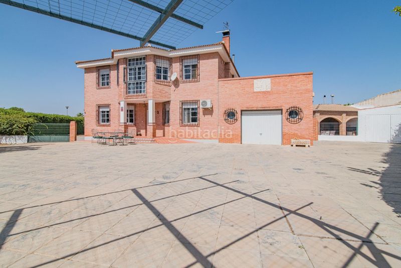 Foto 5edeaa58-90e8-4bdd-89af-21b91b3140a0. Xalet amb calefacció aparcament piscina a Atarfe