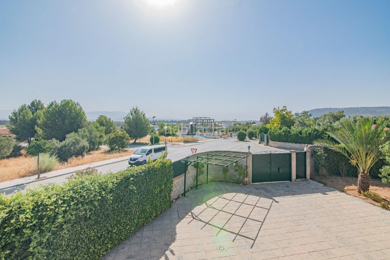 Foto 761ca813-5785-4b7e-b227-fd8db610c129. Xalet amb calefacció aparcament piscina a Atarfe