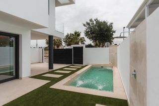 Casa aparellada a Belicena. Autopromoción