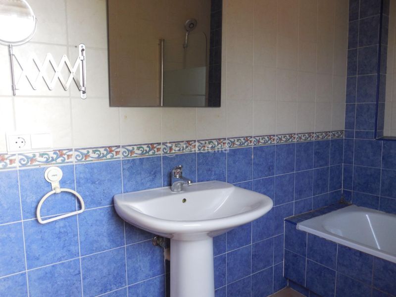 Foto 200ce056-548c-4aab-a042-95f28c9ef9c2. Casa pareada  con jardín y piscina en el puntal en Padul