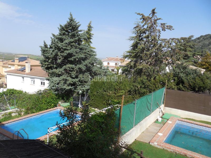 Foto 29ff499c-7878-4981-a127-236507cd97c5. Casa pareada  con jardín y piscina en el puntal en Padul