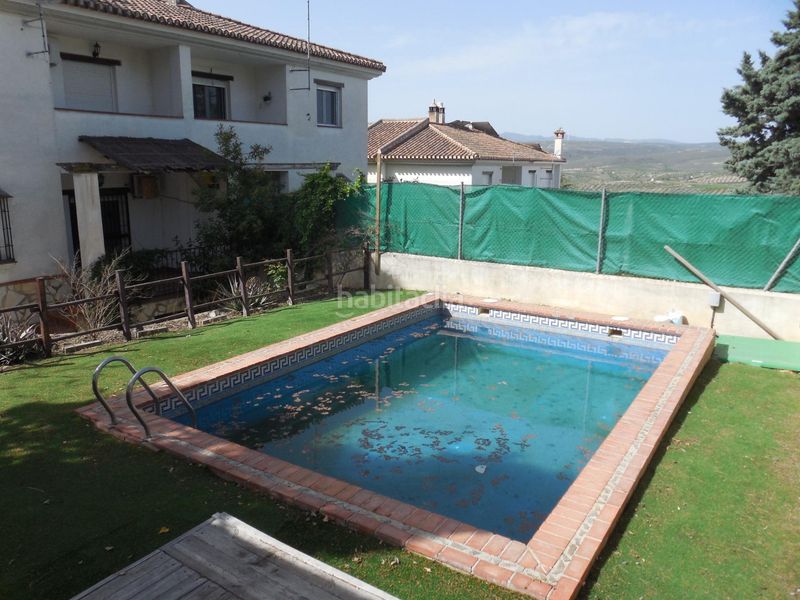 Foto 93ca08fc-a48c-4a39-8ff8-90c20e38d8c5. Casa pareada  con jardín y piscina en el puntal en Padul