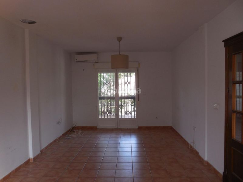 Foto a7bf9120-722c-43dd-8432-7194be28dfd7. Casa pareada  con jardín y piscina en el puntal en Padul