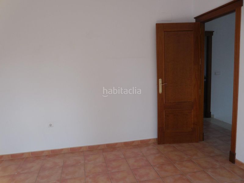 Foto d0ae9f2b-cec5-4271-bbab-ff51fc4986bb. Casa pareada  con jardín y piscina en el puntal en Padul