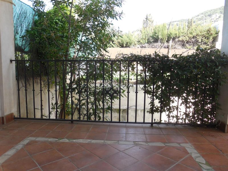 Foto d0bc8d37-20fd-4c49-a4da-549d808699e1. Casa pareada  con jardín y piscina en el puntal en Padul